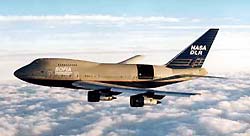 lietadlo Boeing 747, ktor nesie alekohad SOFIA - npadn otvor v zadnej asti trupu