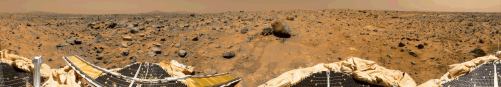 zmenšenina panoramatickej snímky miesta pristátia sondy Carl Sagan Memorial Station / Pathfinder