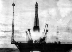 tart rakety R-7 so Sputnikom